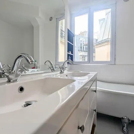élégant, Moderne Et Paisible *