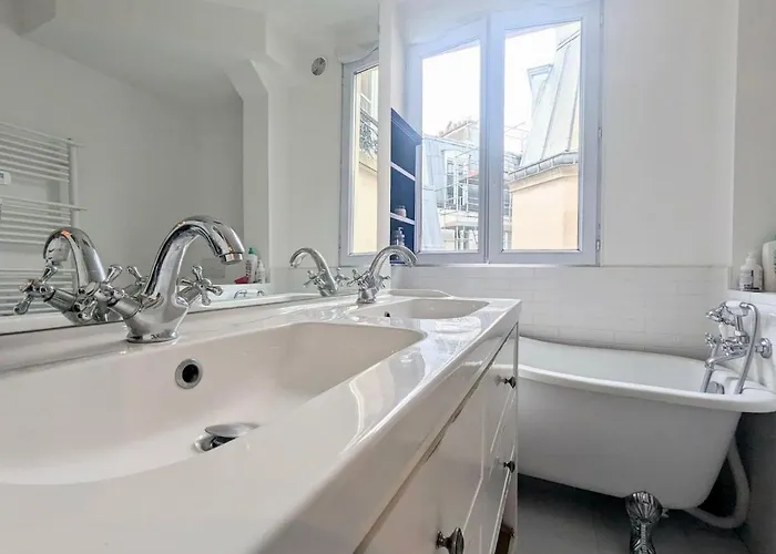 élégant, Moderne Et Paisible *