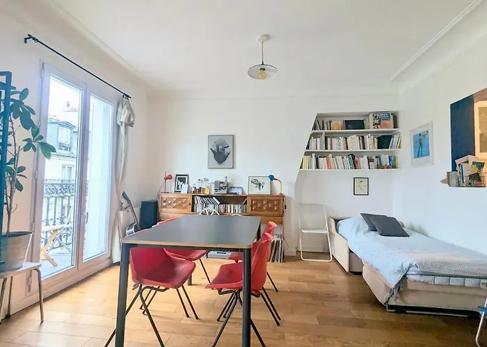 élégant, Moderne Et Paisible París