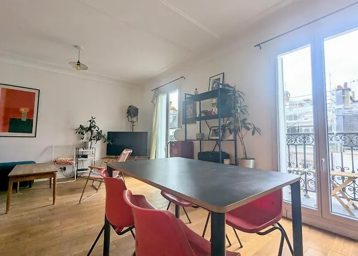 élégant, Moderne Et Paisible París